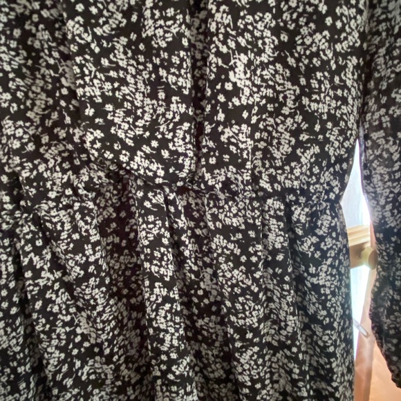 Dress. - Picture 3 of 3